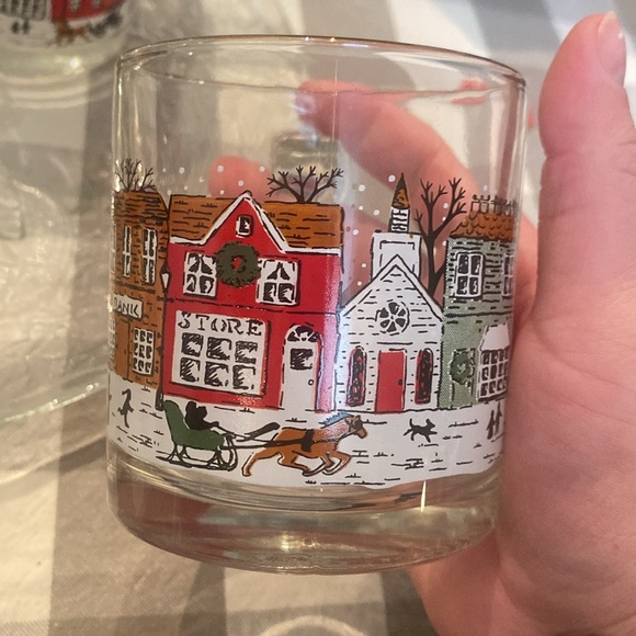 Set of 4 vintage Libbey glass mugs made in USA Christmas town scene w/gold rim - Picture 4 of 6